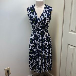 Evan Picone SZ 6 Stretchy Pull-over Floral Flowing V-neck Ruched Waist Dress